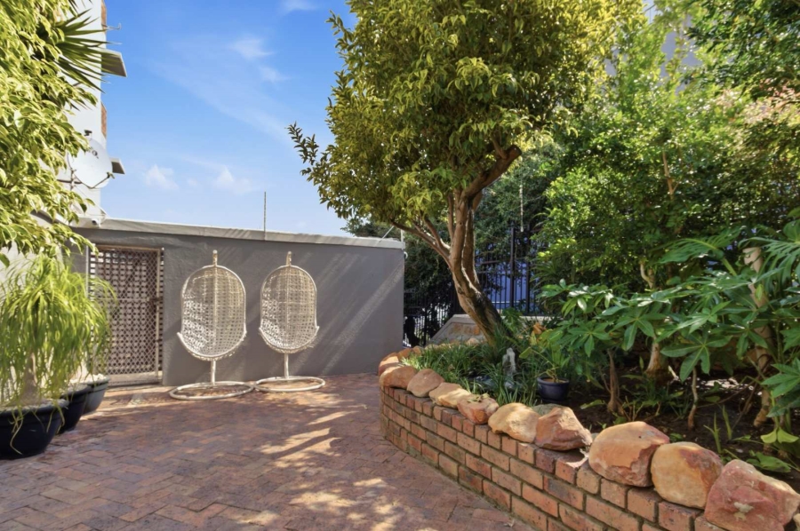 1 Bedroom Property for Sale in Sea Point Western Cape